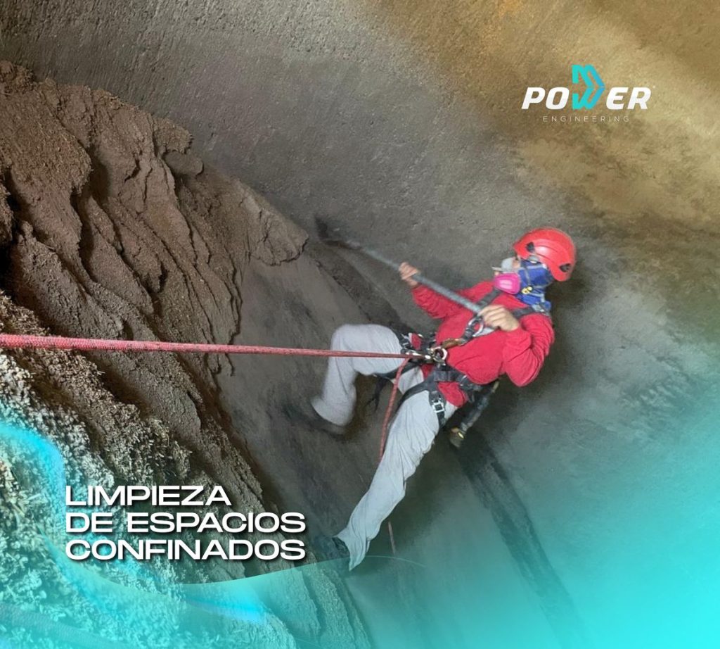 Rescate y limpieza en espacio confinado con línea de vida