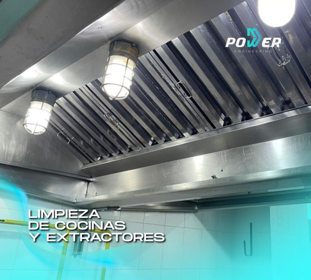 Campana y extractor de grasa limpios después de servicio profesional de Power Engineering